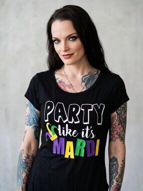 Miss Popular ✦ Party Like It’s Mardi Tee ✦ Black Scoop Neck Short Sleeve Top M